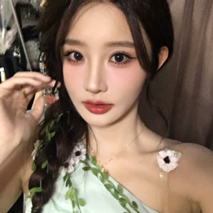 周诗雨宣布与丝芭解约 退出SNH48团体